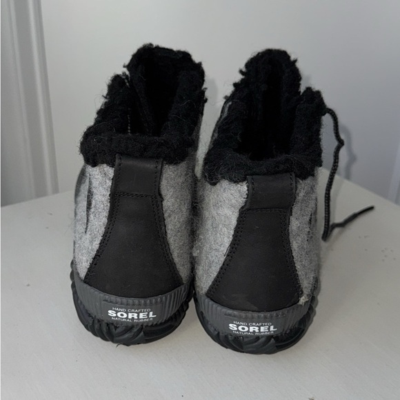 Sorel Women’s Out and About Black and Gray Winter Boots Size 7 - Picture 2 of 5